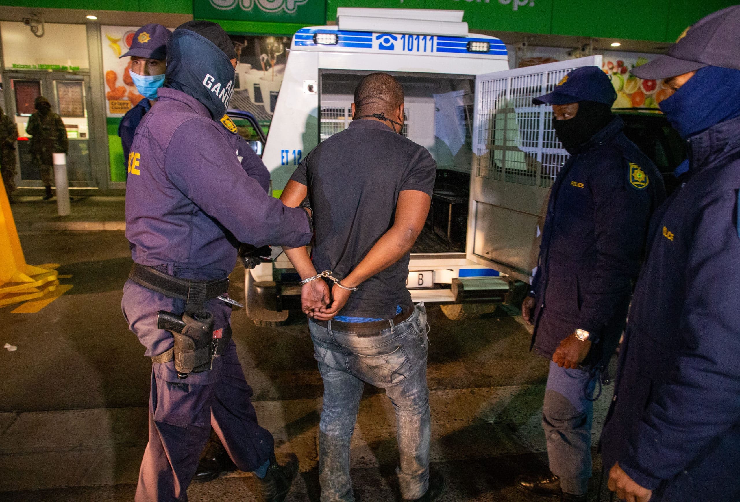 Members of SAPS and SANDF enforce lockdown regulations in Sea Point and Parklands